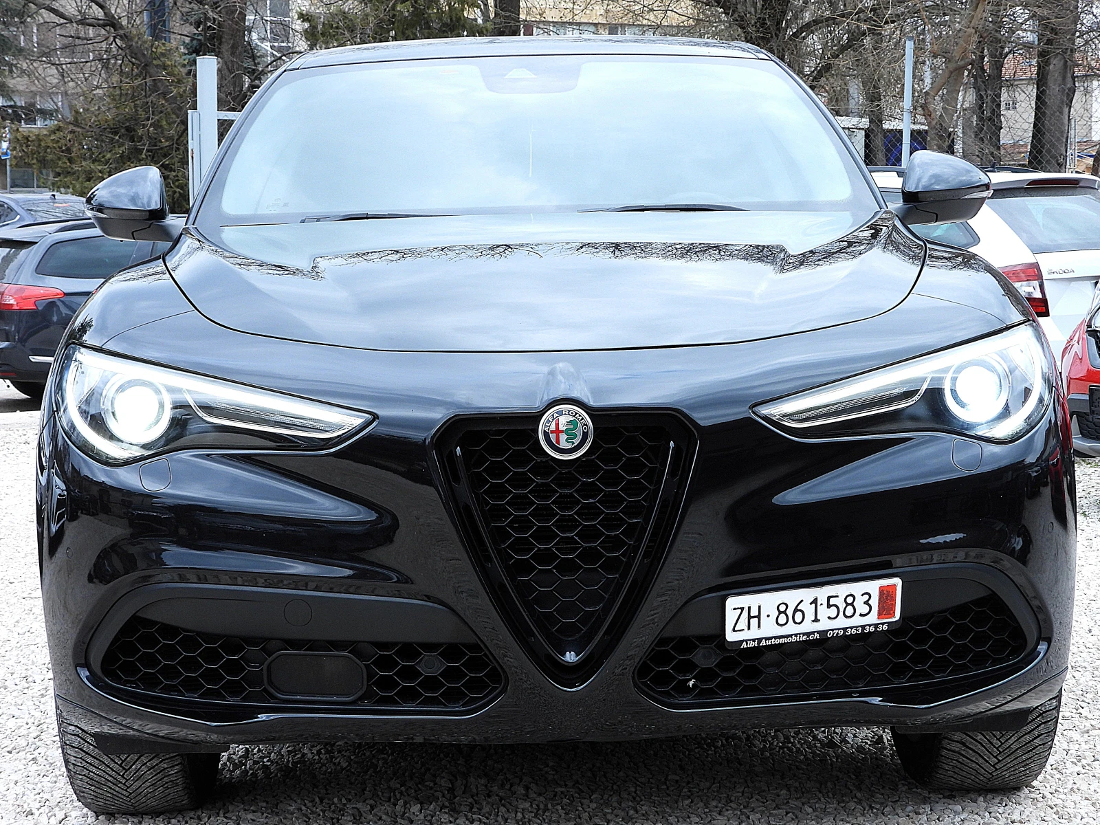 Alfa Romeo Stelvio 2.0ШВЕЙЦАРИЯ-ДИСТРОНИК/КОЖА/НАВИ/LANE ASSIST/4x4, снимка 2 - Автомобили и джипове - 51682052