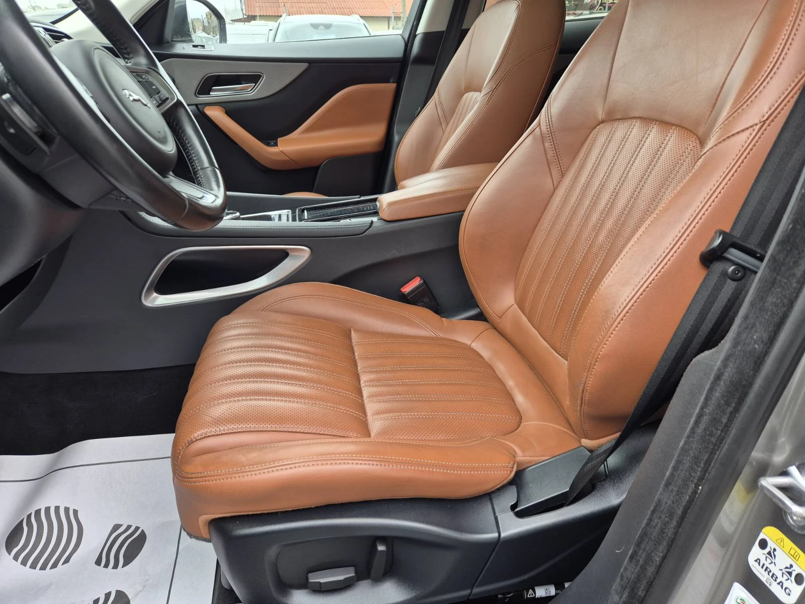 Jaguar F-PACE 2.0D-ПАНОРАМА-168.000км-СУПЕР СЪСТОЯНИЕ, снимка 7 - Автомобили и джипове - 53888325