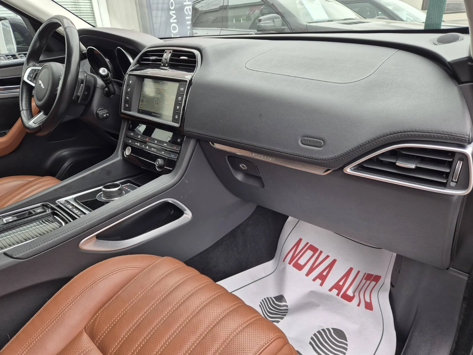 Jaguar F-PACE 2.0D-ПАНОРАМА-168.000км-СУПЕР СЪСТОЯНИЕ, снимка 12 - Автомобили и джипове - 53888325