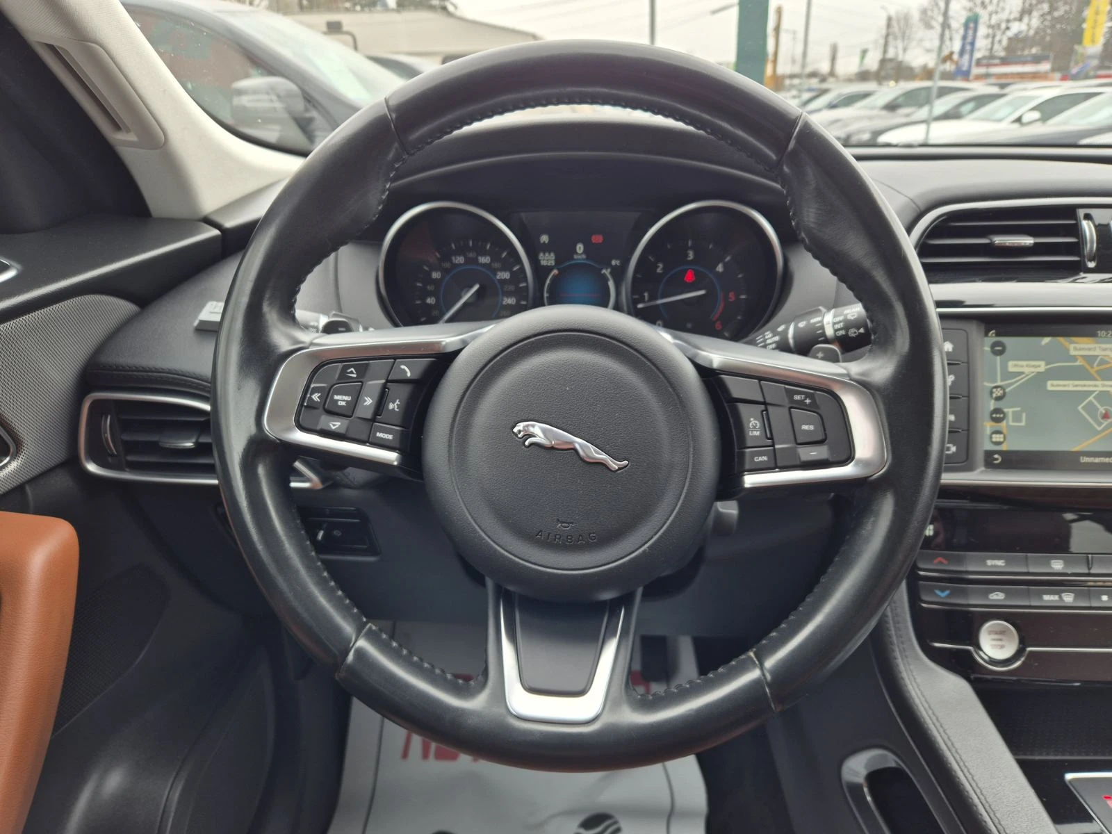 Jaguar F-PACE 2.0D-ПАНОРАМА-168.000км-СУПЕР СЪСТОЯНИЕ, снимка 9 - Автомобили и джипове - 53888325