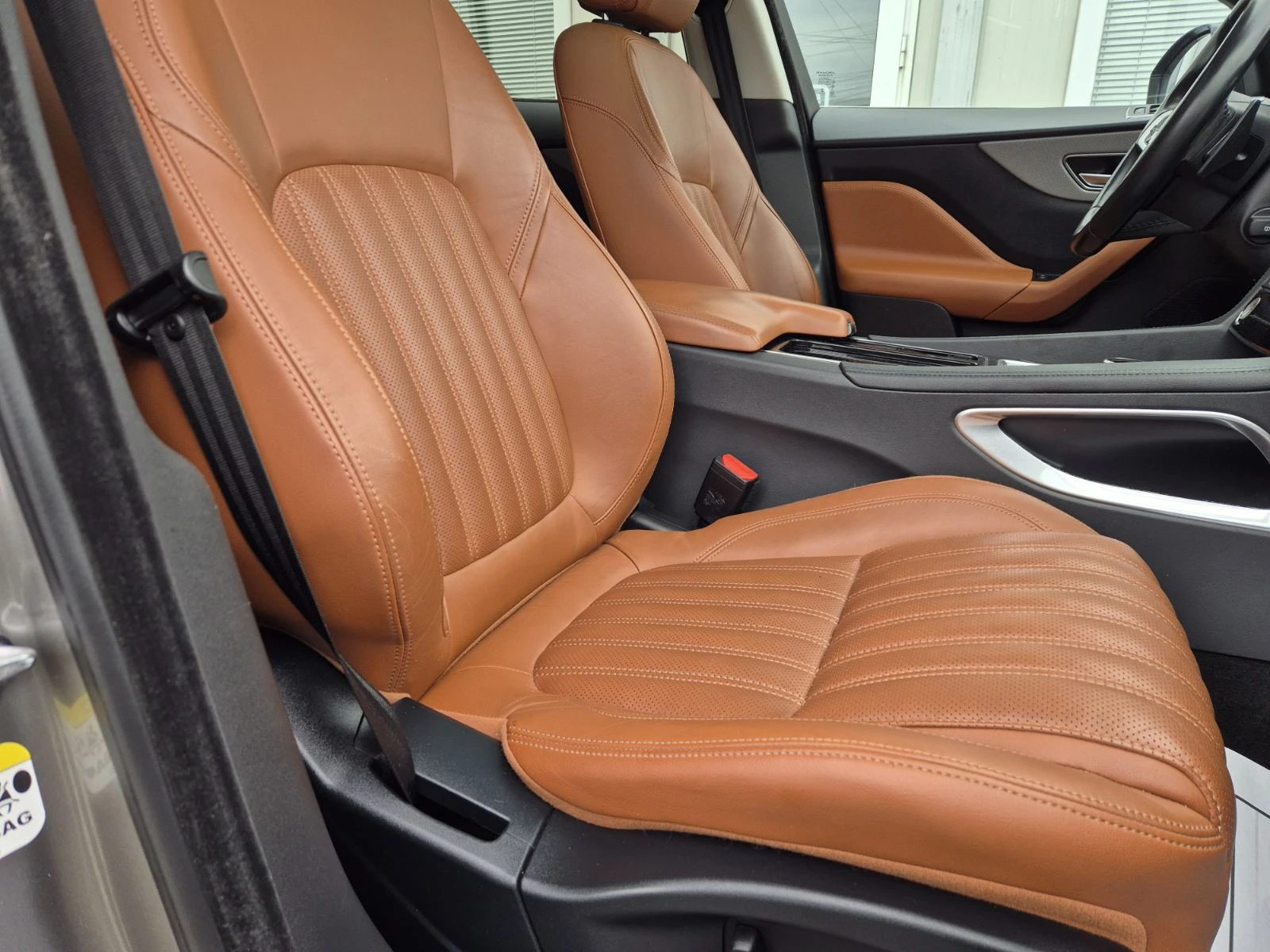 Jaguar F-PACE 2.0D-ПАНОРАМА-168.000км-СУПЕР СЪСТОЯНИЕ, снимка 13 - Автомобили и джипове - 53888325