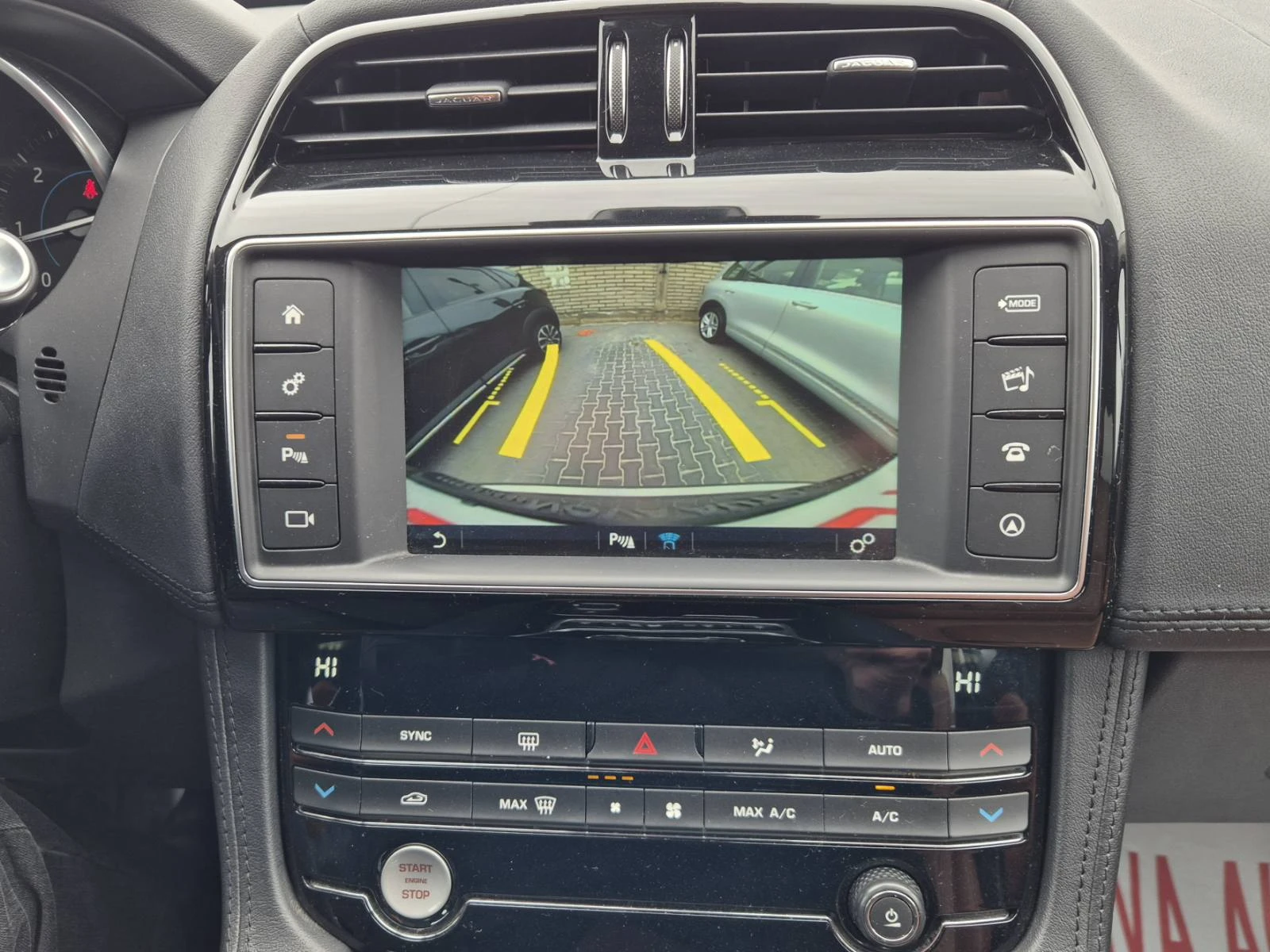 Jaguar F-PACE 2.0D-ПАНОРАМА-168.000км-СУПЕР СЪСТОЯНИЕ, снимка 11 - Автомобили и джипове - 53888325