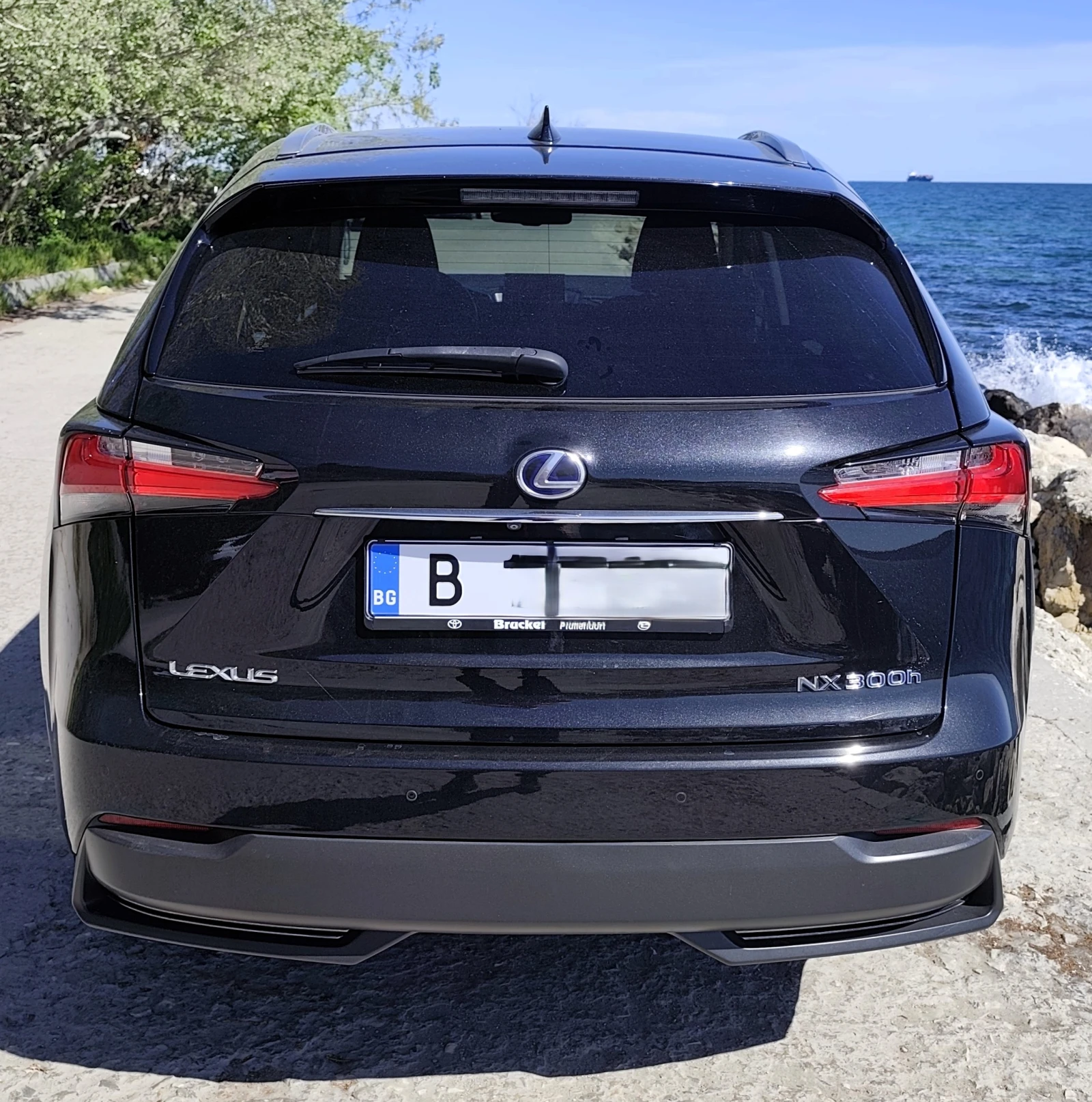 Lexus NX 300h 2.5 Hybrid, снимка 3 - Автомобили и джипове - 54360482