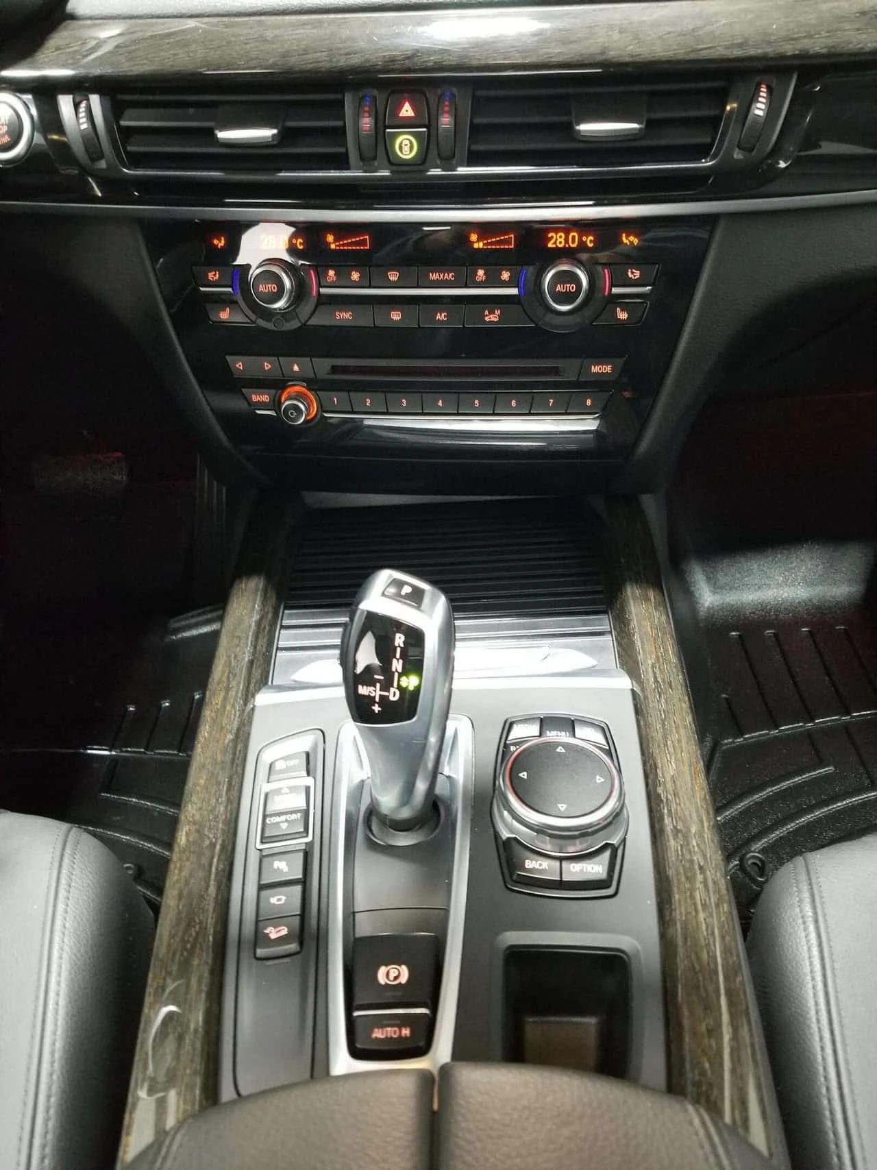 BMW X5 xDrive35i/ПАНОРАМА/7 Passengers/ПОДГРЕВИ, снимка 14 - Автомобили и джипове - 54424357