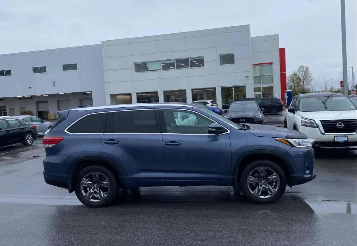Toyota Highlander * Limited * АВТОКРЕДИТ * ОТ ПРЕДСТАВИТЕЛСТВО, снимка 4 - Автомобили и джипове - 54884755