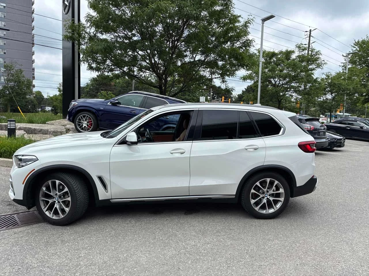 BMW X5 xDrive40i/ПАНОРАМА/АВТОКРЕДИТ БЕЗ ПЪРВОНАЧАЛНА , снимка 3 - Автомобили и джипове - 55068987