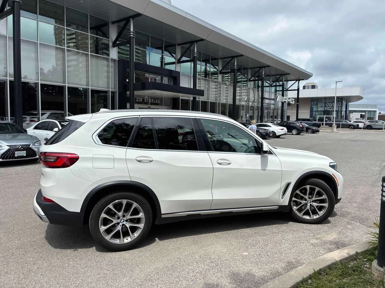 BMW X5 xDrive40i/ПАНОРАМА/АВТОКРЕДИТ БЕЗ ПЪРВОНАЧАЛНА , снимка 4 - Автомобили и джипове - 55068987