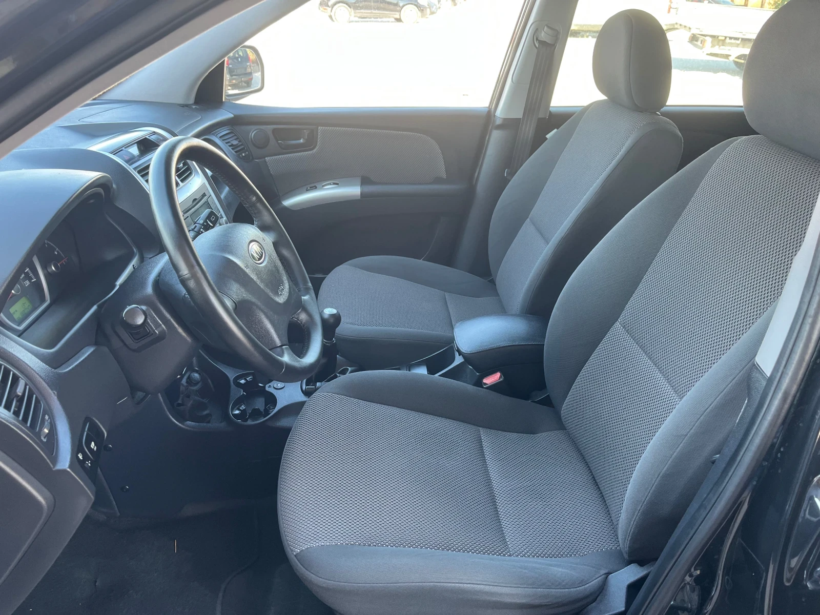 Kia Sportage 2, 0i 140 ps ГАЗ, снимка 7 - Автомобили и джипове - 55537574