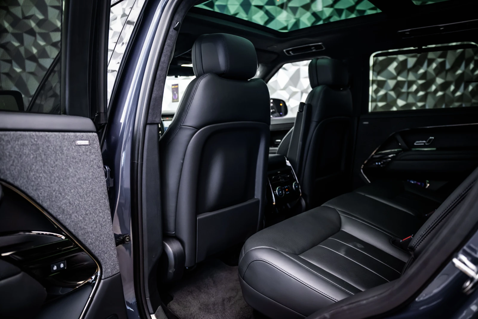 Land Rover Range Rover Sport D350 Autobiography* 360* Пано* Meridian, снимка 14 - Автомобили и джипове - 55663955
