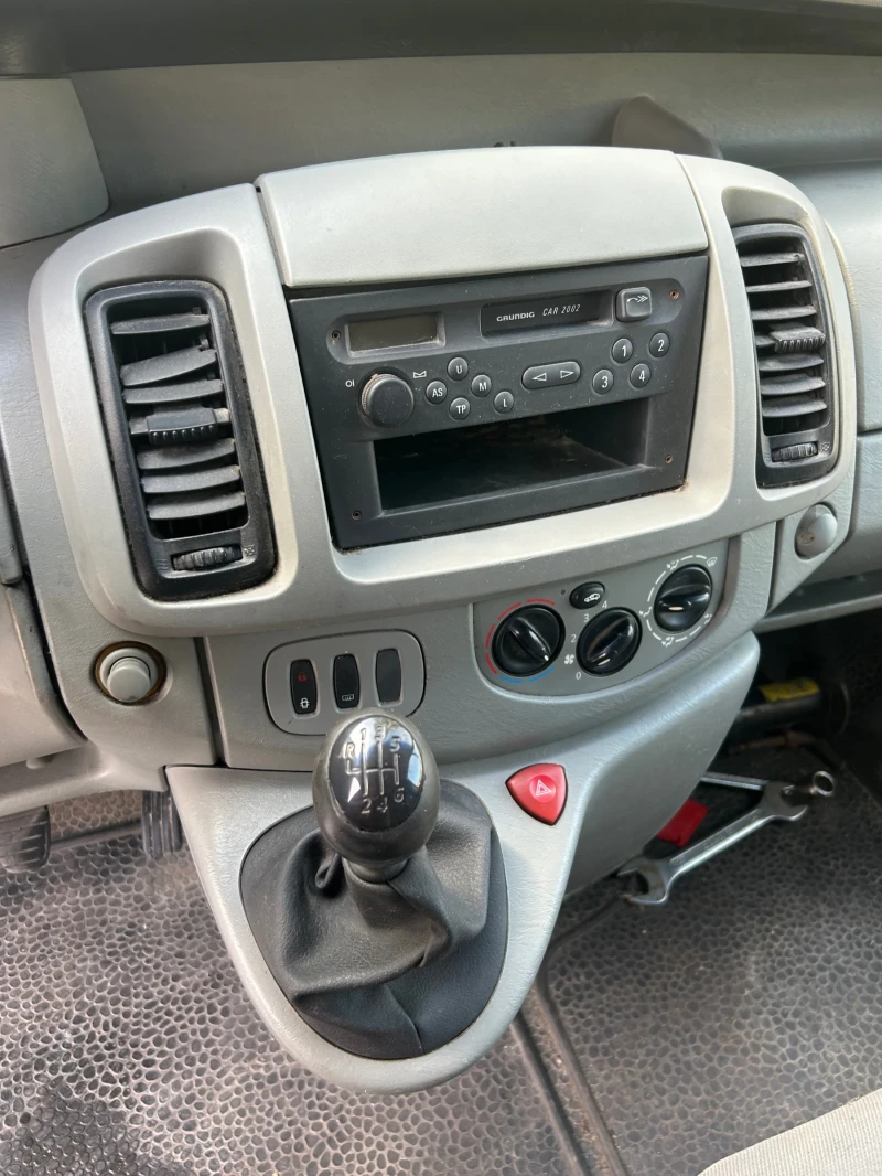 Opel Vivaro, снимка 7 - Бусове и автобуси - 47118154