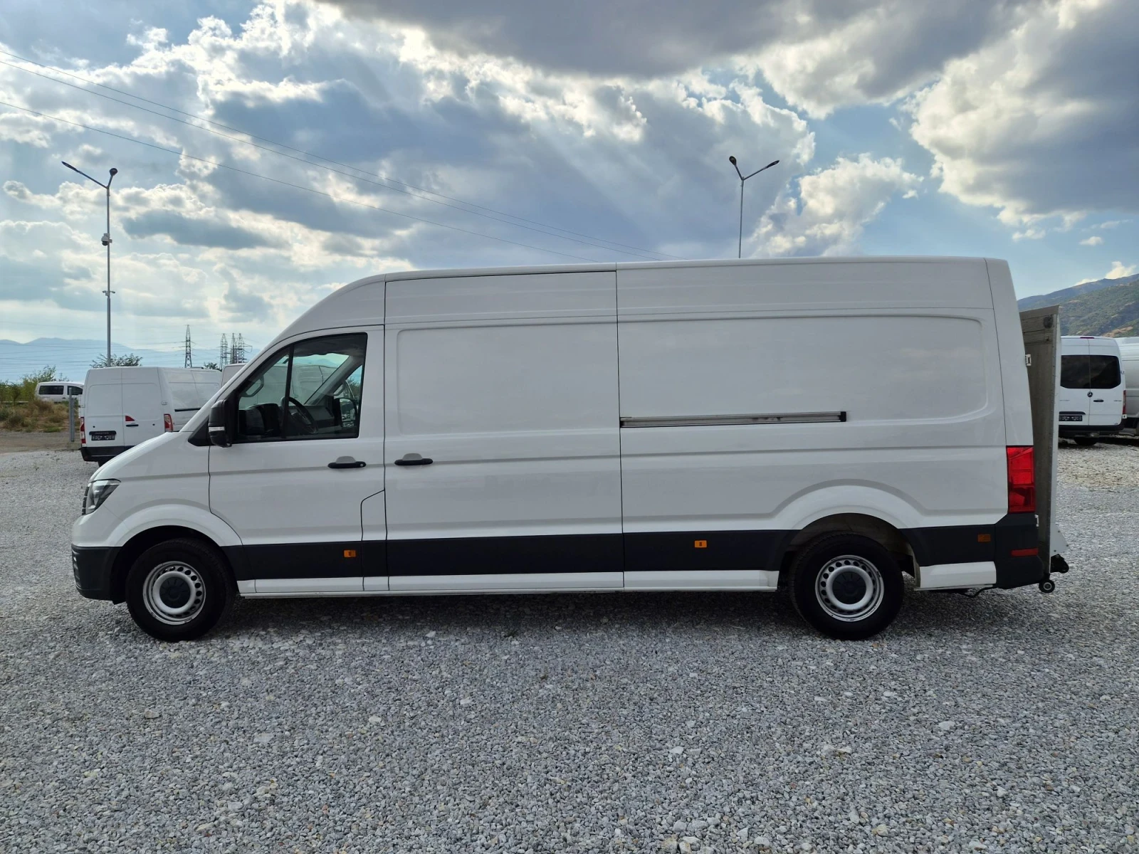 VW Crafter 2.0 TDI * НАВИ * Падащ Борд * Клима * Макси, снимка 2 - Бусове и автобуси - 55619035