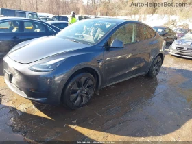 ������ Tesla Model Y