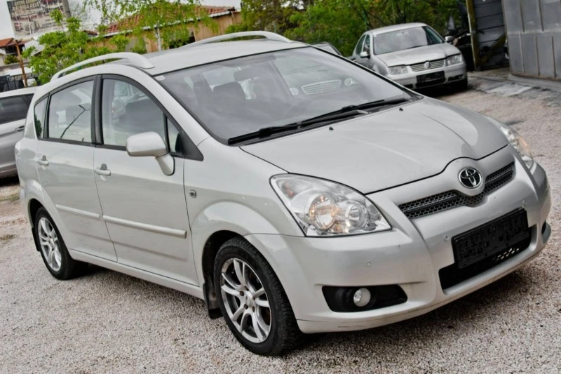 Toyota Corolla verso 2.2 d4d, снимка 1 - Автомобили и джипове - 48354707