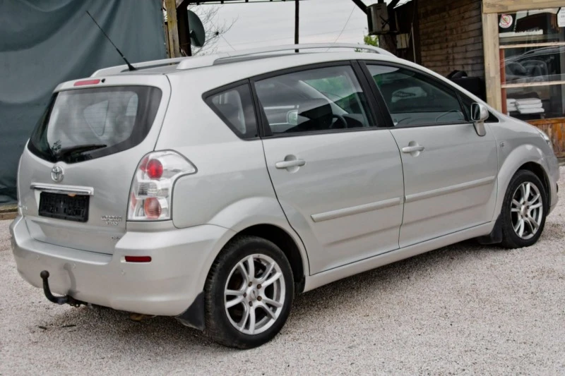 Toyota Corolla verso 2.2 d4d, снимка 5 - Автомобили и джипове - 48354707