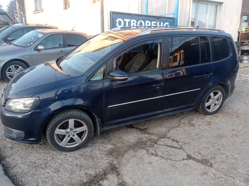 VW Touran 2.0TDI DSJ Ксенон , снимка 16 - Автомобили и джипове - 46668245