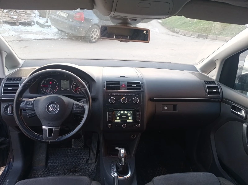 VW Touran 2.0TDI DSJ Ксенон , снимка 11 - Автомобили и джипове - 46668245