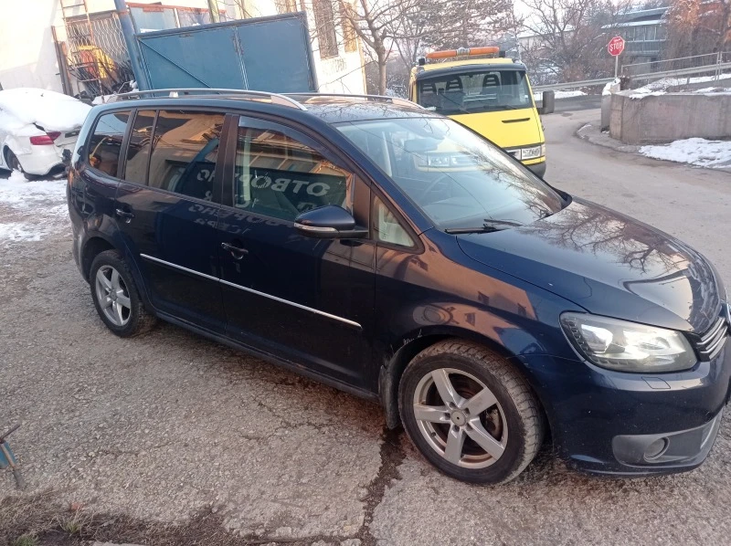 VW Touran 2.0TDI DSJ Ксенон , снимка 17 - Автомобили и джипове - 46668245