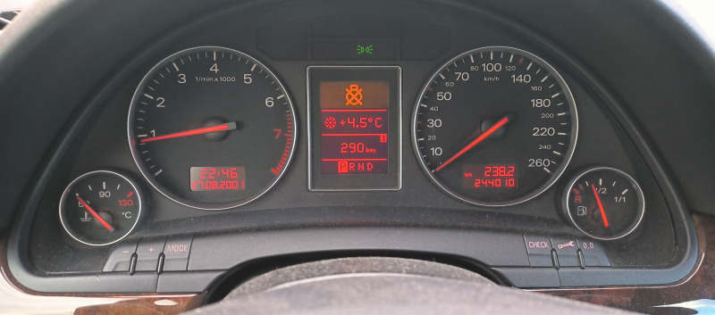 Audi A4 1800Т газов инжекцион, снимка 6 - Автомобили и джипове - 45231981