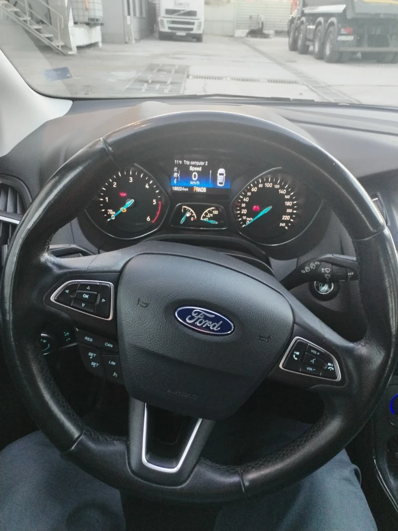 Ford Focus Комби авт 1.5TDCI 120кс. знаци, ленти, самопаркира, снимка 16 - Автомобили и джипове - 47815748