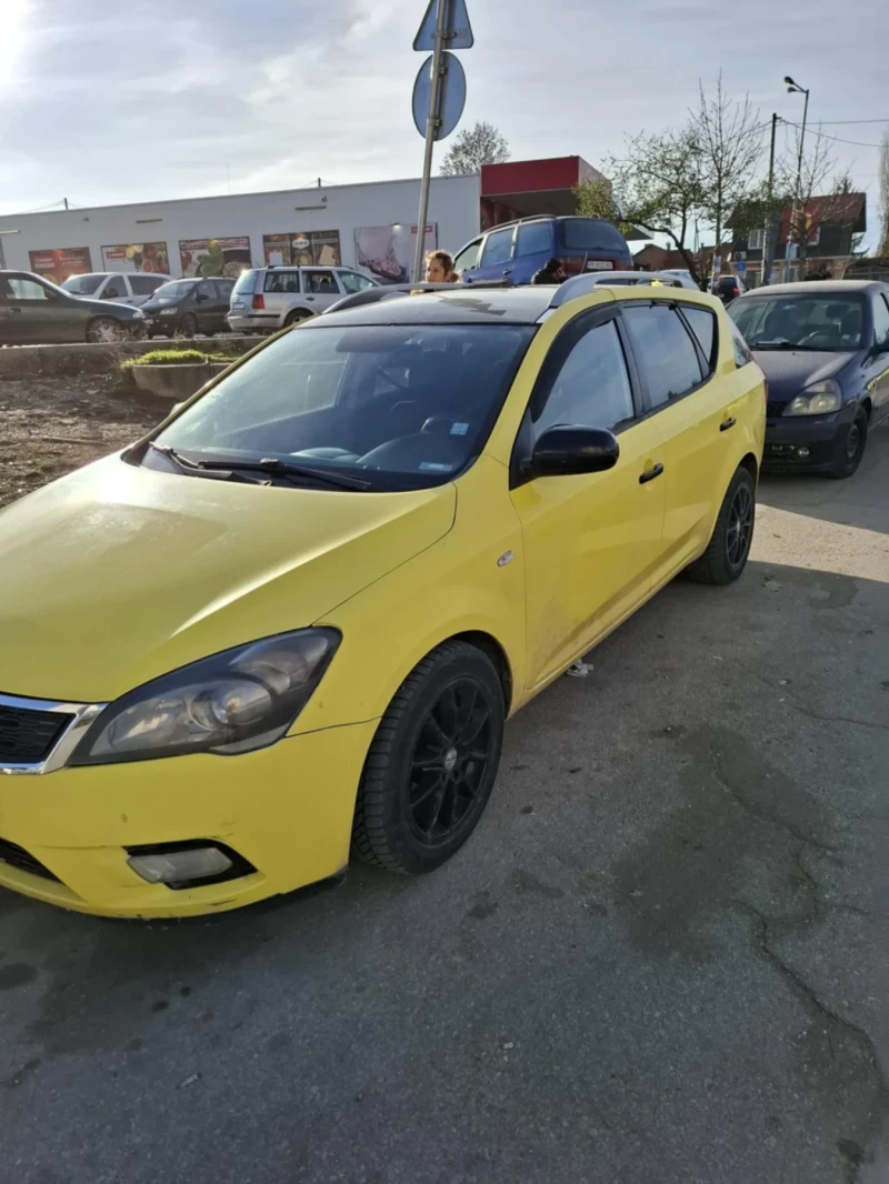 Kia Ceed 1.4, снимка 2 - Автомобили и джипове - 48088517