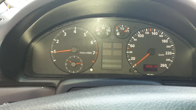 Audi A4 1.6, снимка 10 - Автомобили и джипове - 51668832