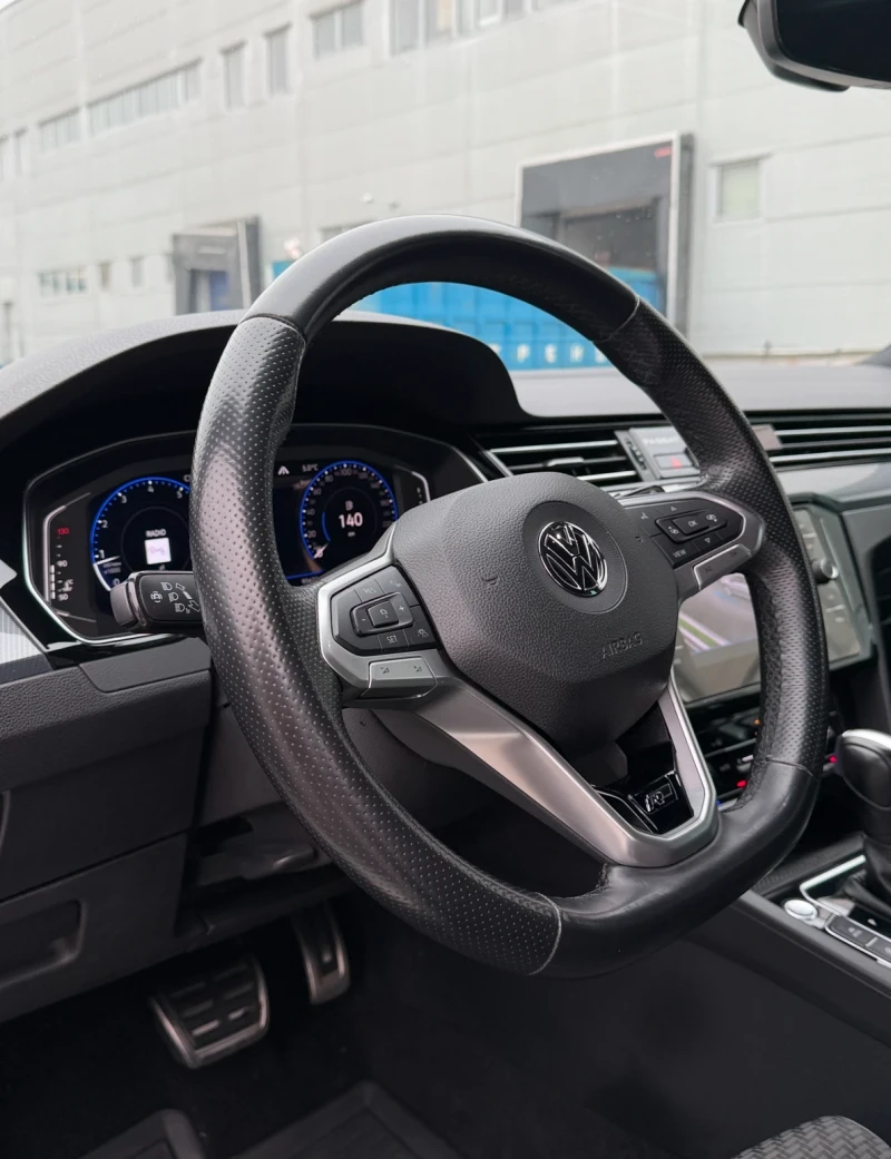 VW Passat 2.0 TSI* R-Line* Dynaudio* Печка* 95к км, снимка 12 - Автомобили и джипове - 53397894