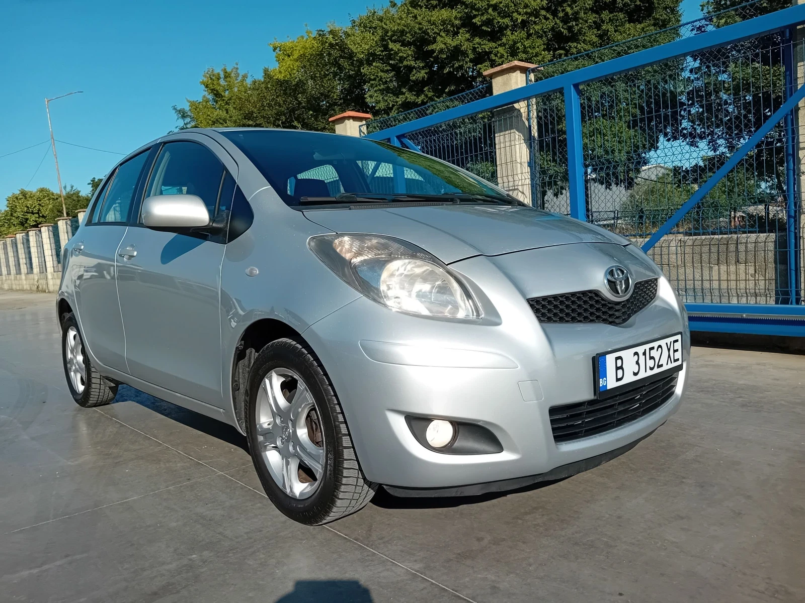 Toyota Yaris 1.33VVT-i КЛИМАТРОНИК - изображение 2