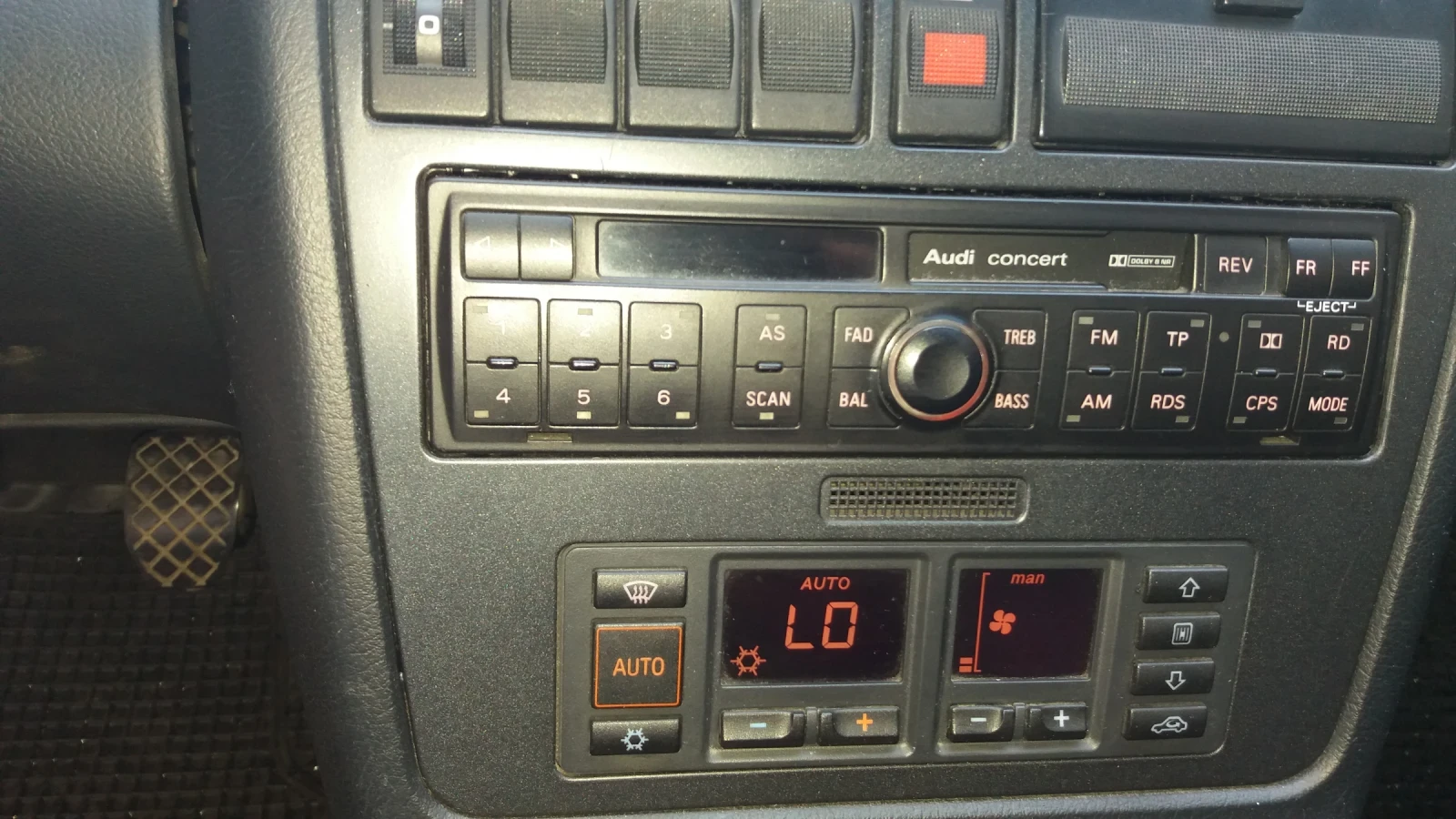 Audi A4 1.6 - изображение 8