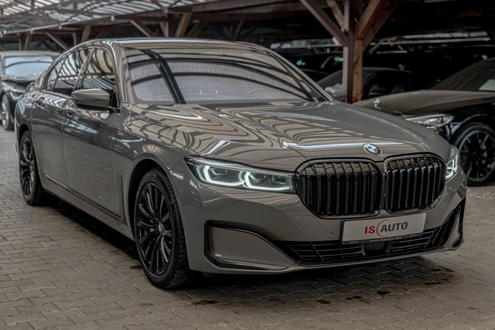 BMW 750 М-Packet/xDrive/Harman Kardon/HuD/Обдухване/Камера, снимка 2 - Автомобили и джипове - 54222530
