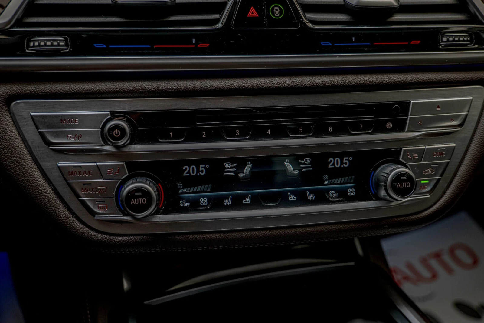 BMW 750 М-Packet/xDrive/Harman Kardon/HuD/Обдухване/Камера, снимка 12 - Автомобили и джипове - 54222530