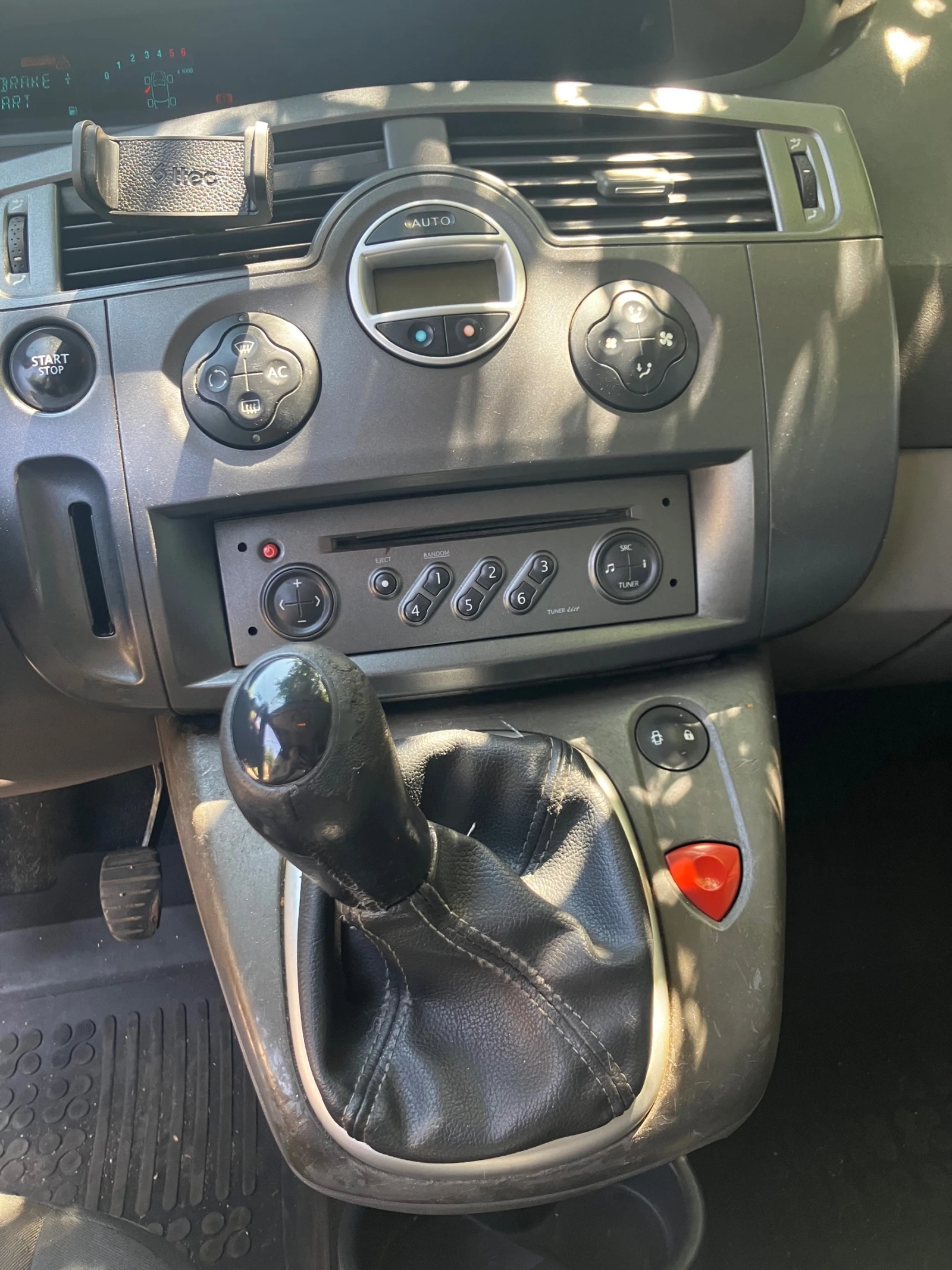 Renault Scenic 1.9 TDI, снимка 4 - Автомобили и джипове - 55424548
