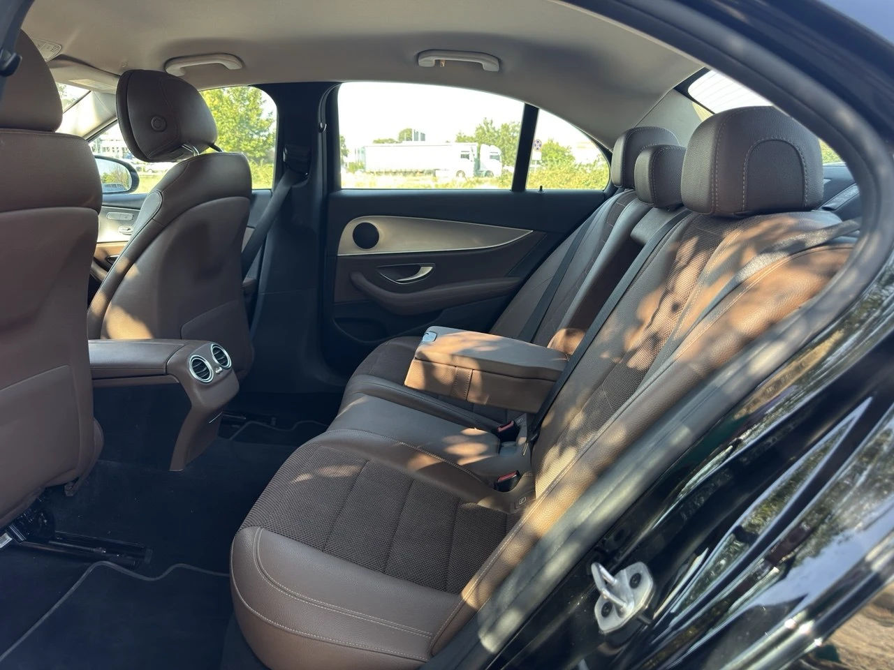 Mercedes-Benz E 220, снимка 11 - Автомобили и джипове - 55545927