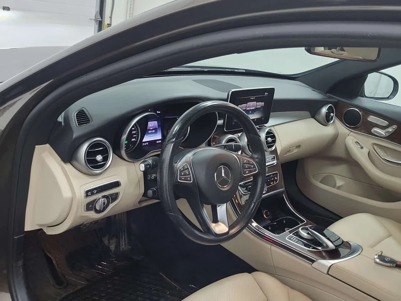 Mercedes-Benz C 300 * АВТОКРЕДИТ БЕЗ ПЪРВОНАЧАЛНА ВНОСКА, снимка 8 - Автомобили и джипове - 55553746