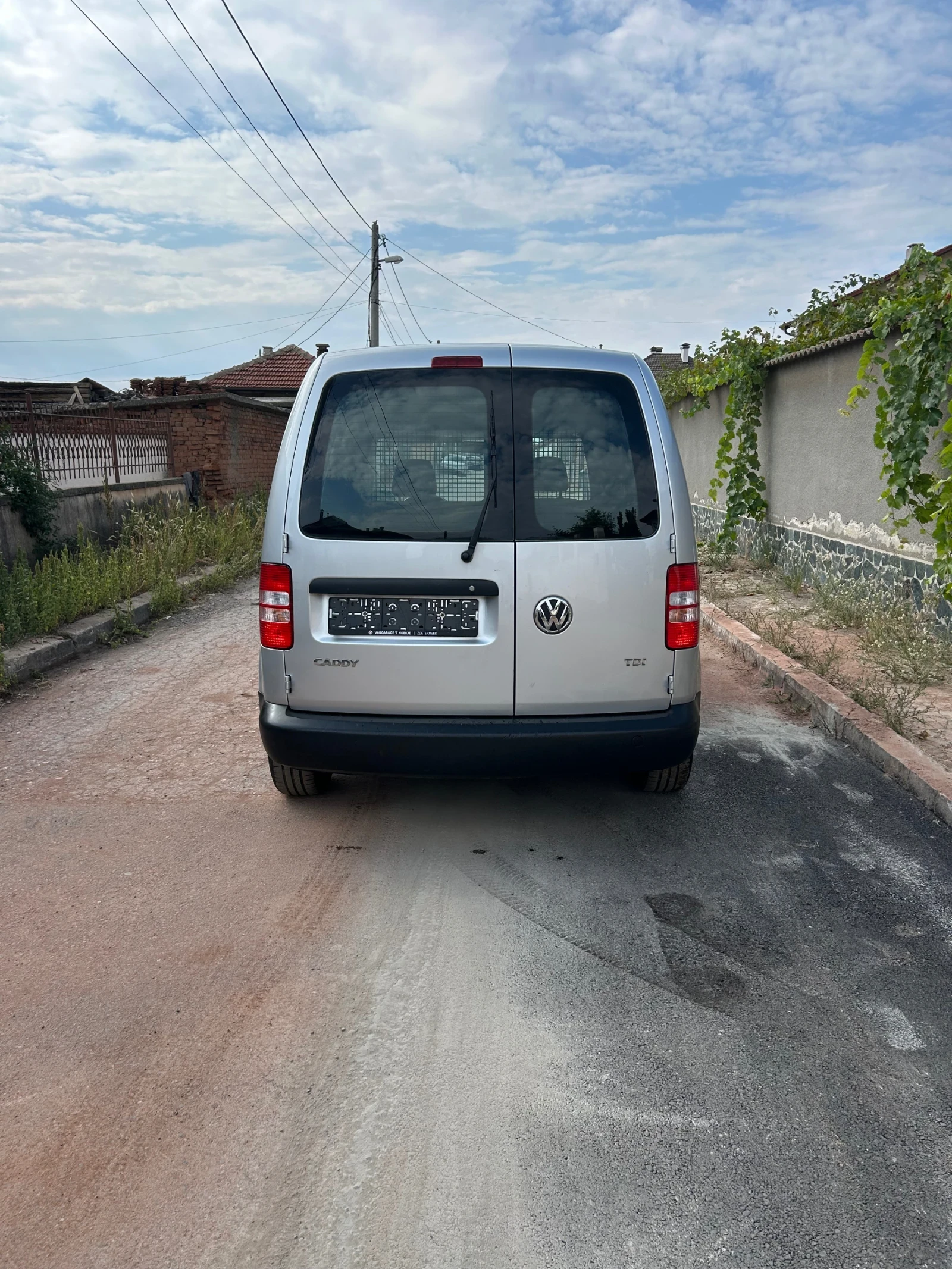 VW Caddy 1.6 TDI 75к.с. Климатик., снимка 5 - Автомобили и джипове - 56108887