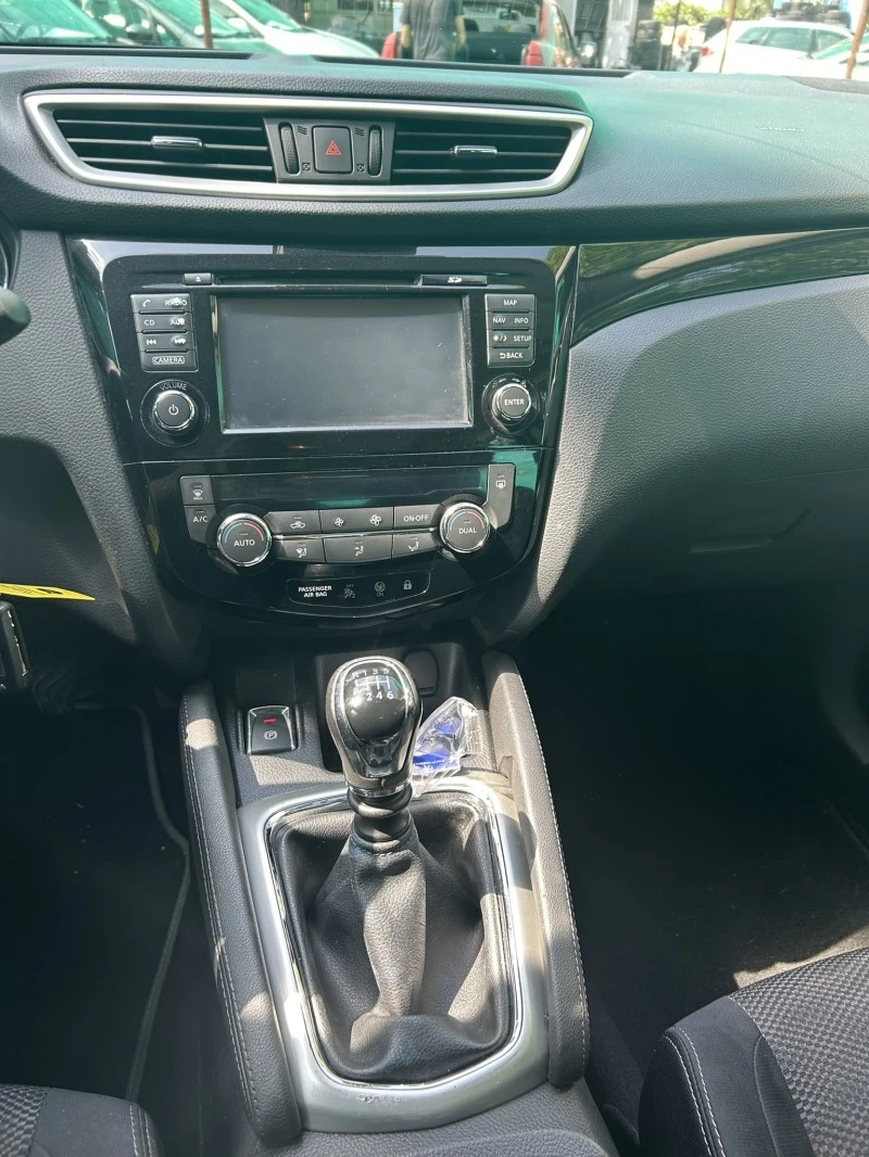 Nissan Qashqai 1.2 Tekna, Turbo, снимка 8 - Автомобили и джипове - 46400426