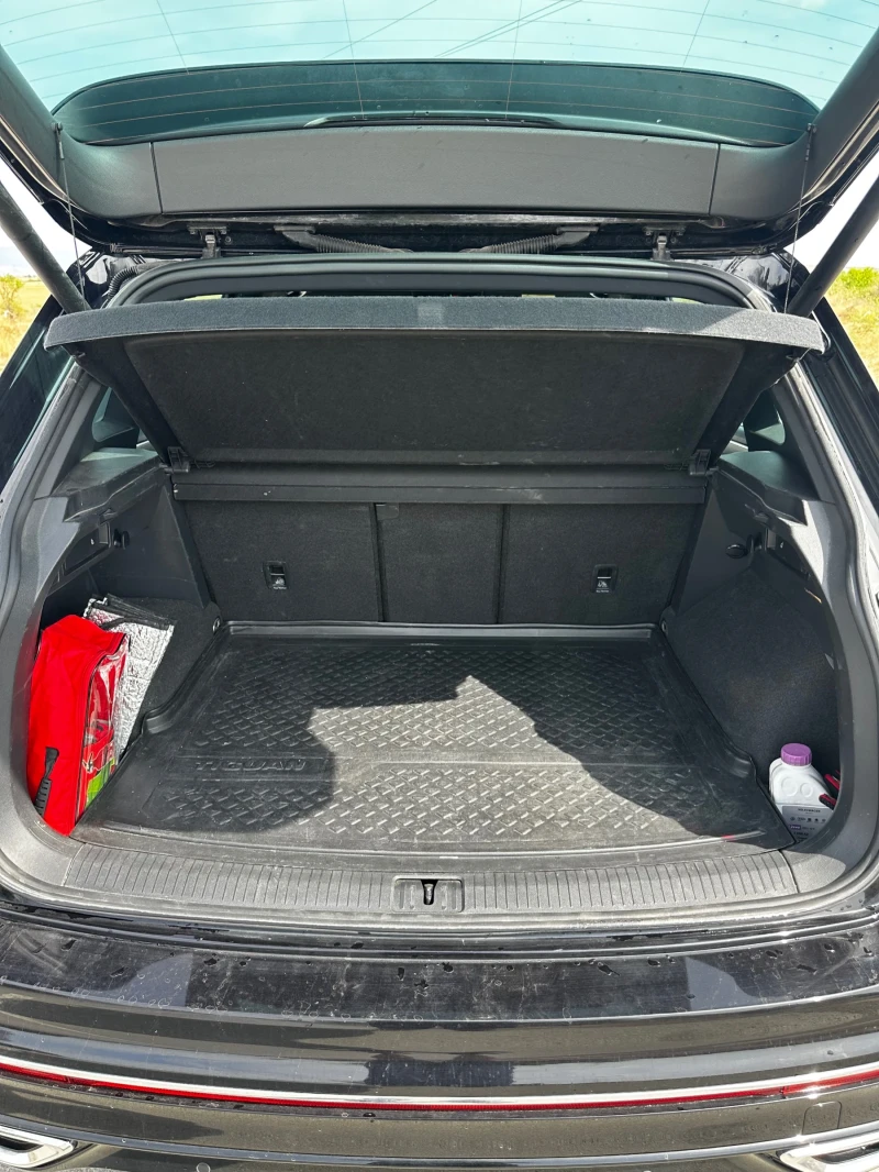 VW Tiguan 2.0 TDI R-line 4MOTION, снимка 11 - Автомобили и джипове - 51633068