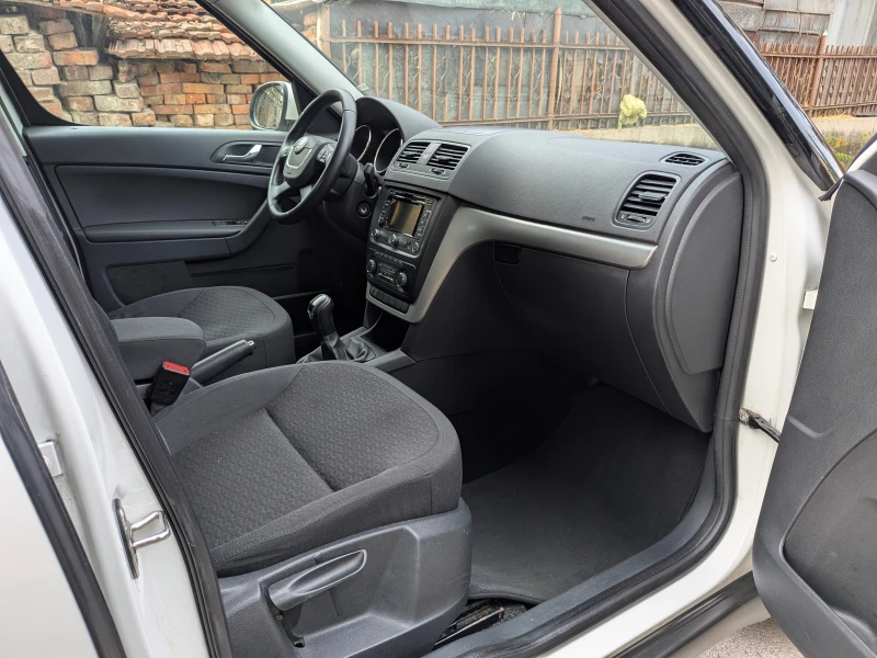 Skoda Yeti * GREEN LINE* BI-XENON* NAVI* , снимка 11 - Автомобили и джипове - 52355941