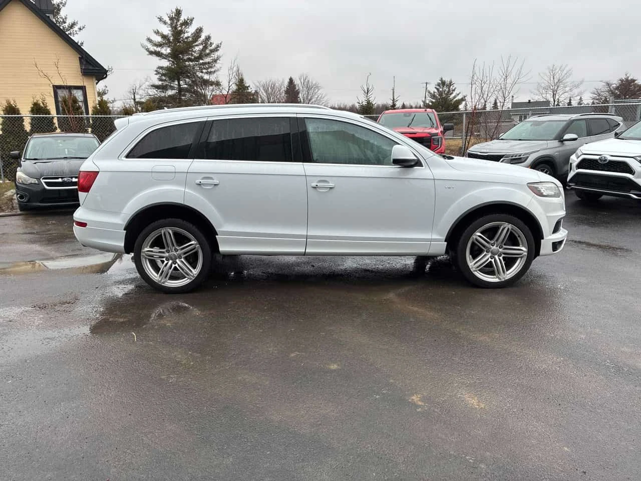 Audi Q7 * 3.0L * CARFAX * BOSE * ОБДУХВАНЕ * ТЕЛЕВИЗОРИ, снимка 3 - Автомобили и джипове - 54047309