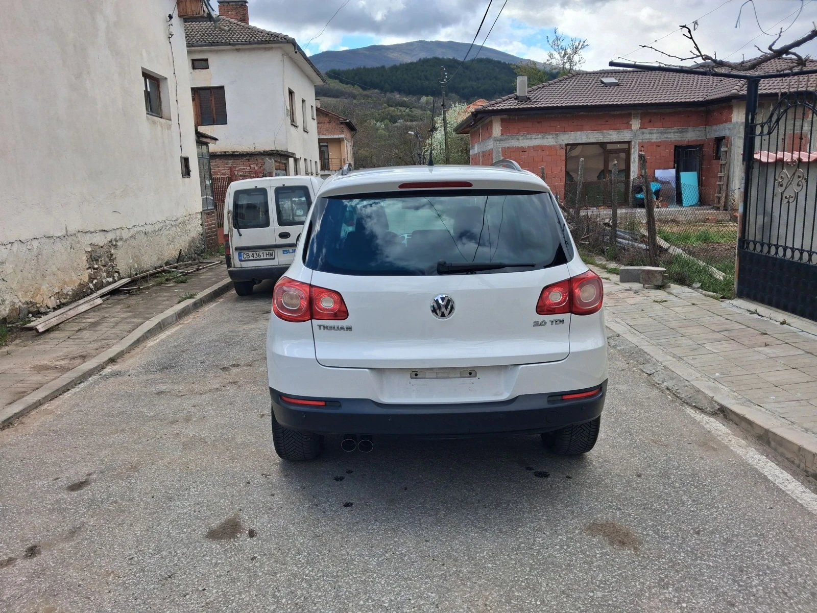 VW Tiguan, снимка 4 - Автомобили и джипове - 54359137
