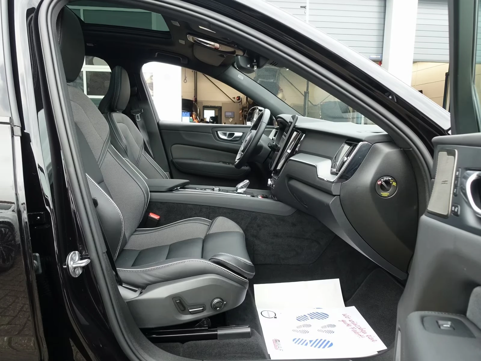 Volvo XC60 NEW 2026 T6 AWD Black Edition Plus, снимка 14 - Автомобили и джипове - 54598249