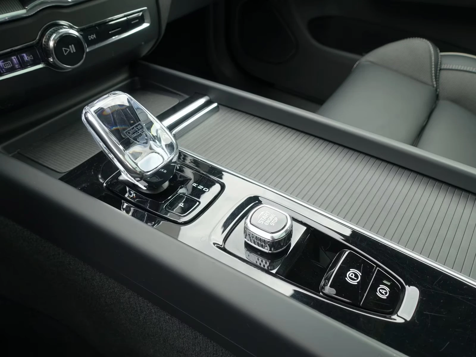 Volvo XC60 NEW 2026 T6 AWD Black Edition Plus, снимка 10 - Автомобили и джипове - 54598249