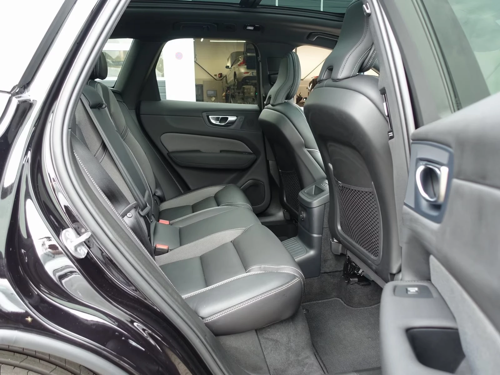 Volvo XC60 NEW 2026 T6 AWD Black Edition Plus, снимка 15 - Автомобили и джипове - 54598249