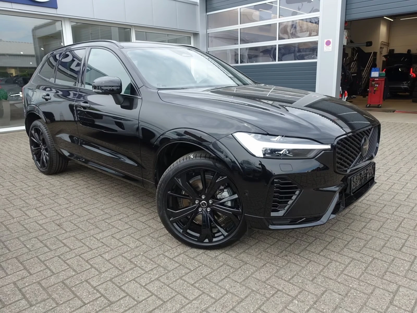 Volvo XC60 NEW 2026 T6 AWD Black Edition Plus, снимка 3 - Автомобили и джипове - 54598249