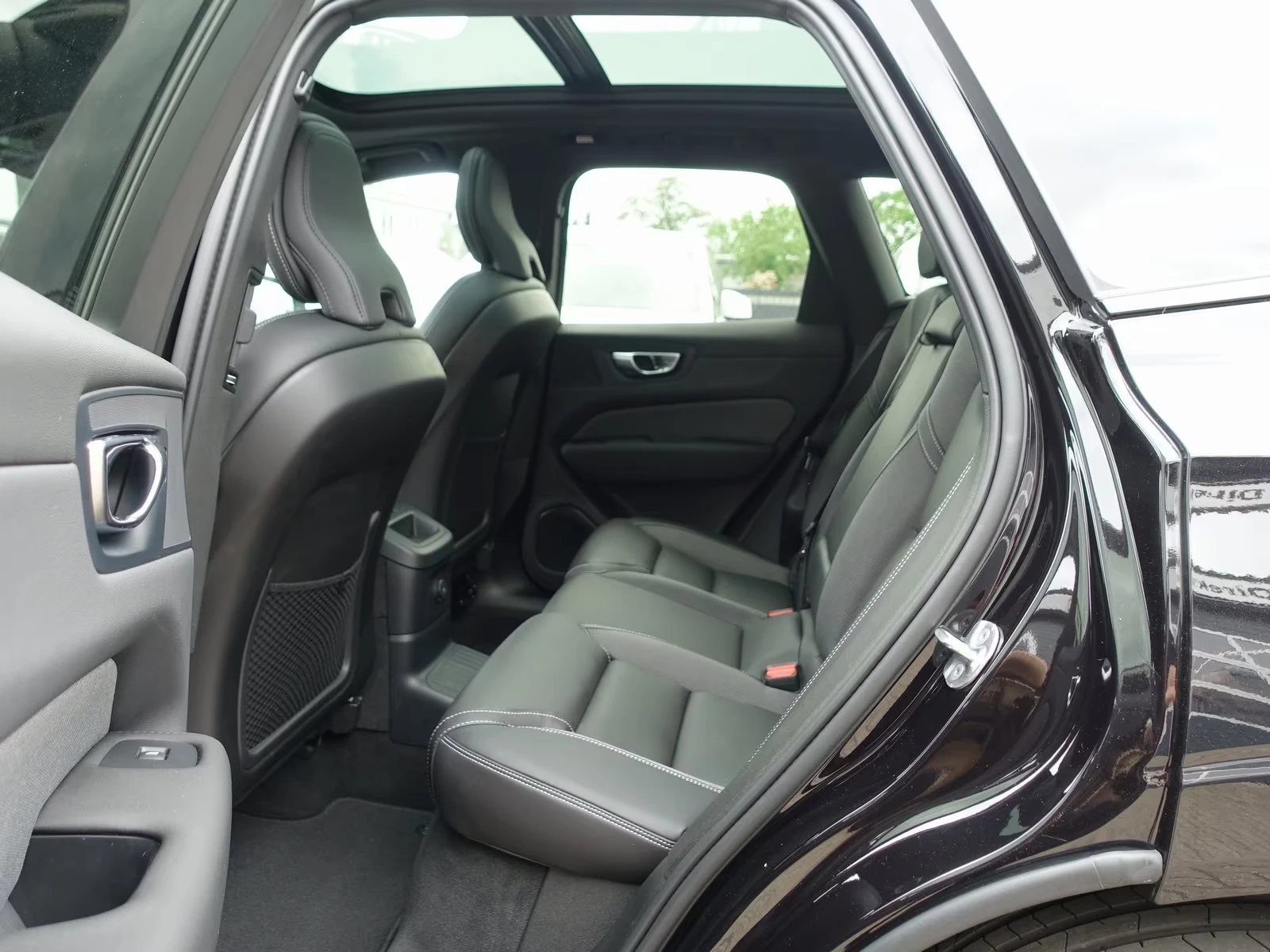 Volvo XC60 NEW 2026 T6 AWD Black Edition Plus, снимка 13 - Автомобили и джипове - 54598249