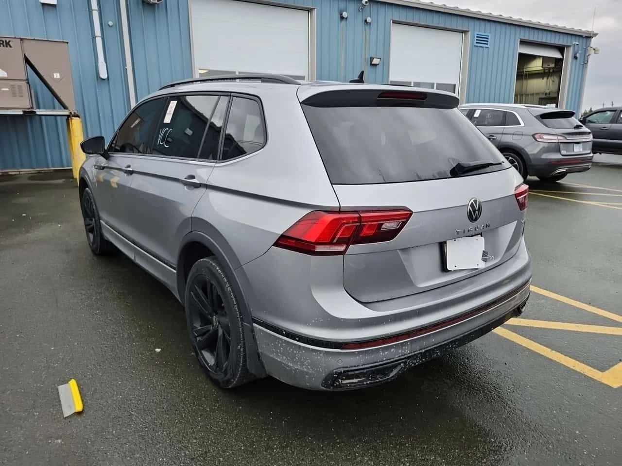 VW Tiguan * 2.0t 4motion Se R line Black* АВТОКРЕДИТ* , снимка 6 - Автомобили и джипове - 56271152