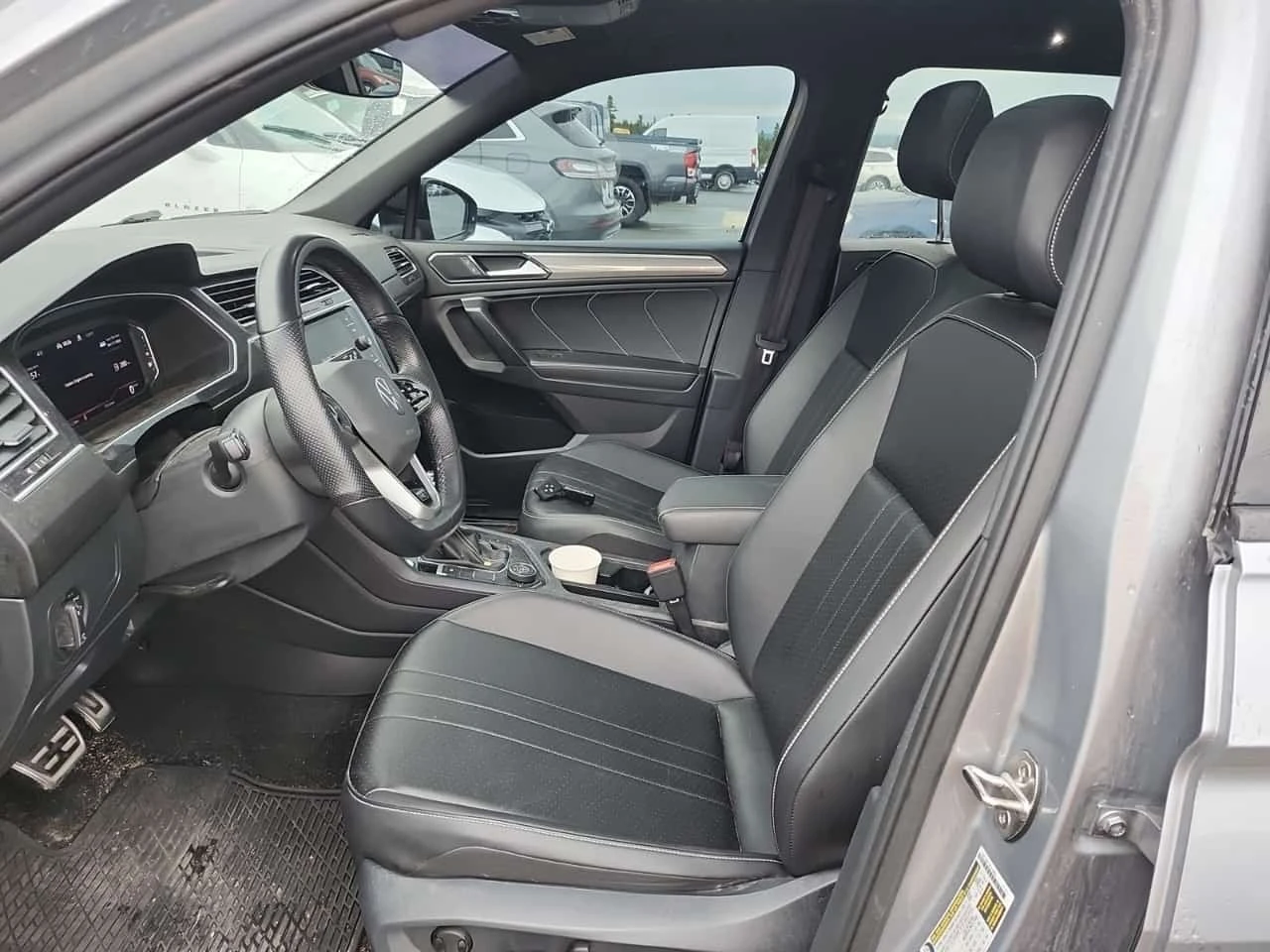 VW Tiguan * 2.0t 4motion Se R line Black* АВТОКРЕДИТ* , снимка 3 - Автомобили и джипове - 56271152