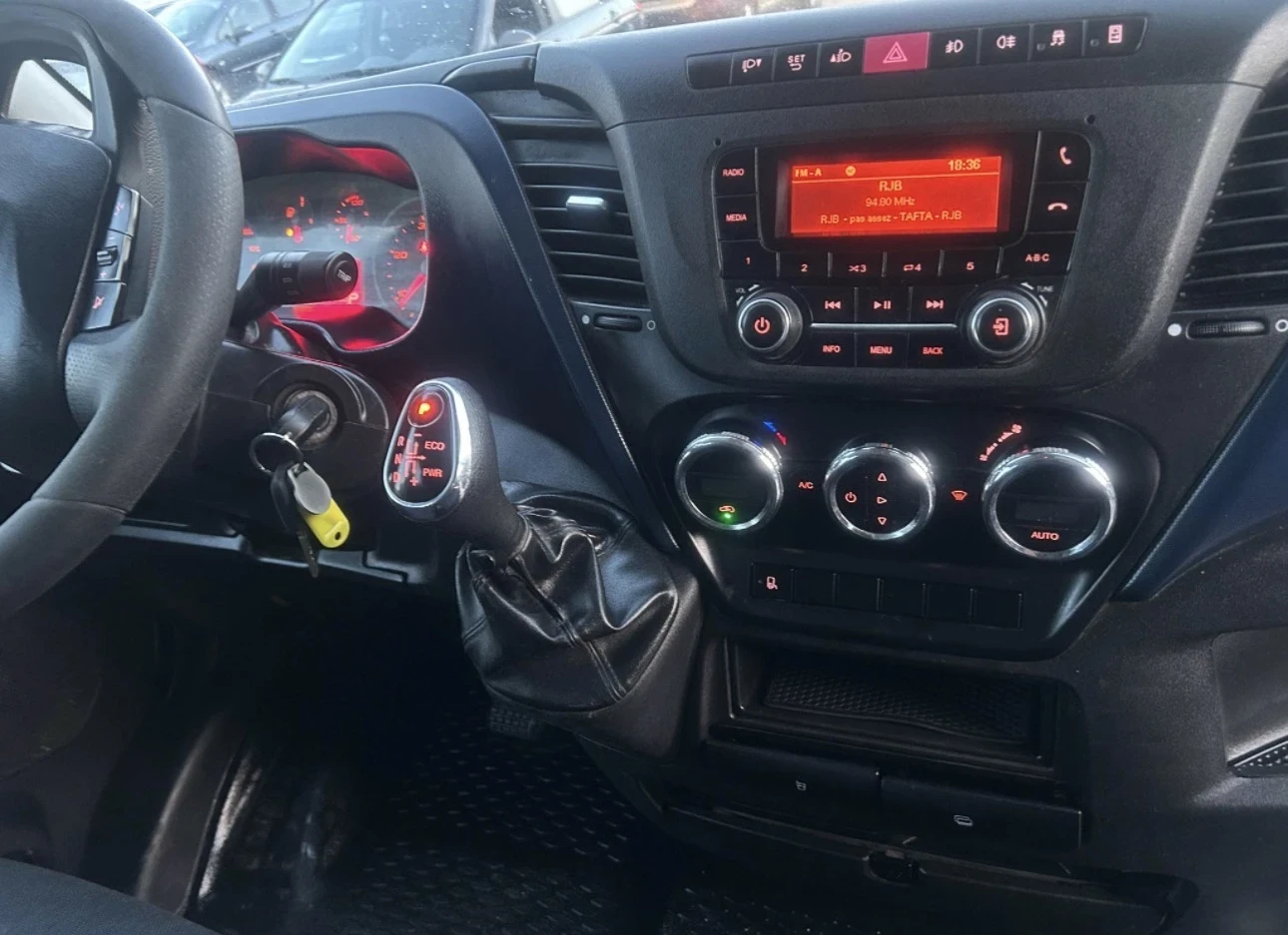 Iveco 35S18   6   | Mobile.bg   8