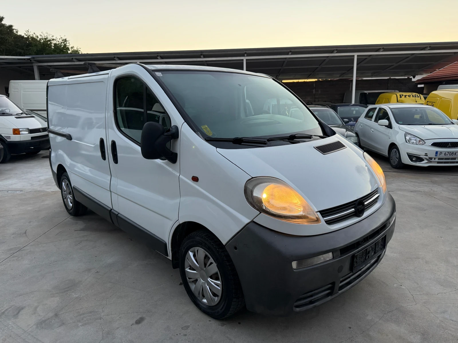 Opel Vivaro 1.9DTI, снимка 3 - Бусове и автобуси - 54762874