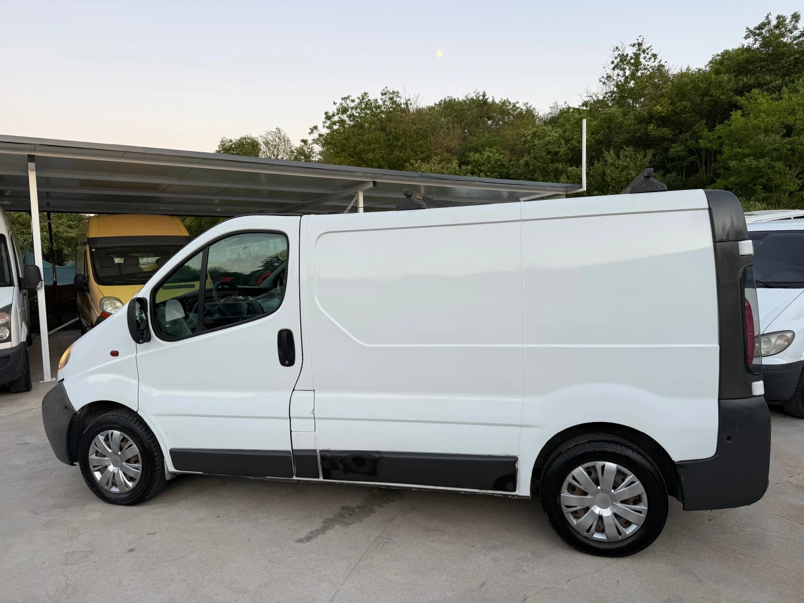 Opel Vivaro 1.9DTI, снимка 8 - Бусове и автобуси - 54762874