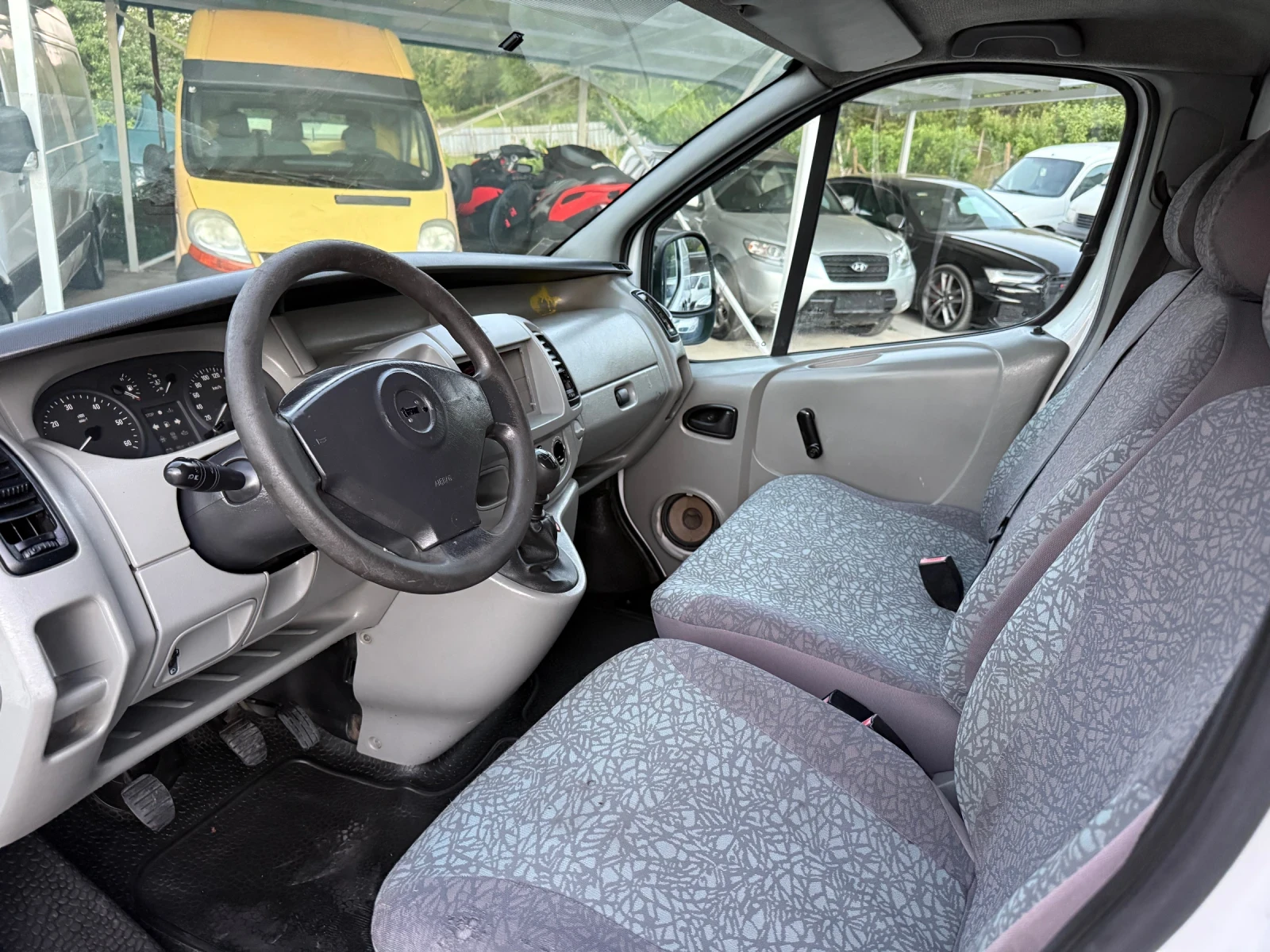 Opel Vivaro 1.9DTI, снимка 9 - Бусове и автобуси - 54762874
